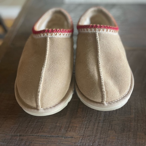UGG Tan Moccasins with Red Trim - Picture 1 of 6